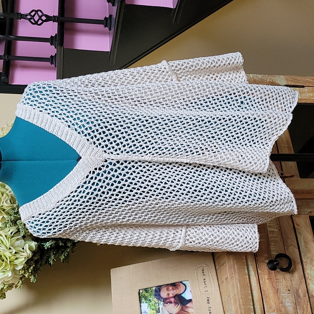 NWOT Spirited Boutiques V Neck Sweater - SZ OS